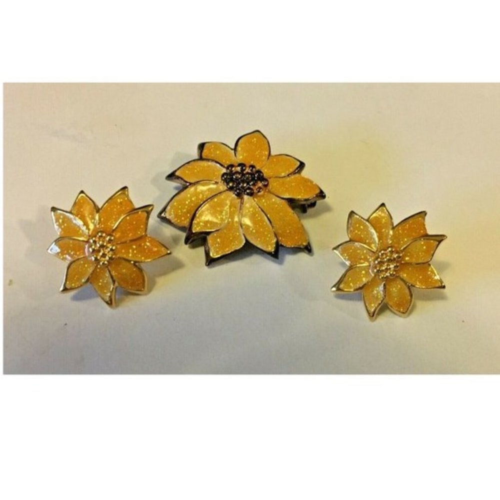 Vtg Avon Gold Tone Yellow Enamel Poinsettia Clip On Earrings & Pin Brooch Set